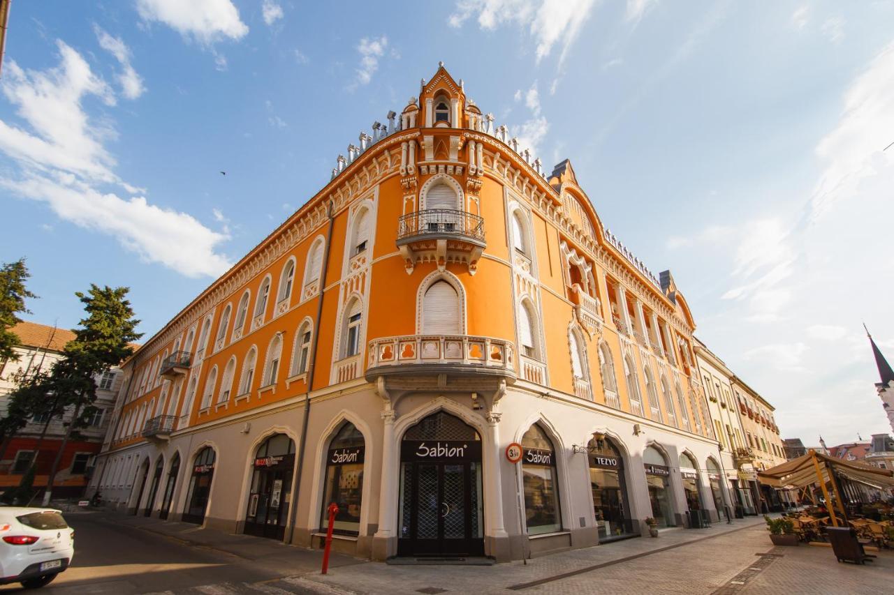 Unique Experience At Rimanoczy Palace Oradea Exterior photo